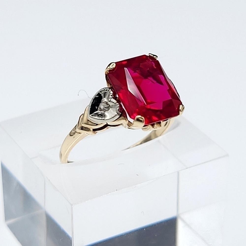 10k yellow gold ruby ring